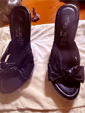Black Bow Slide Sandals - Women